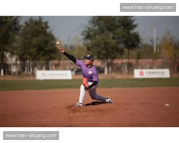 聚焦投手角色探索:从投球技巧到赛场心理的全面解析与实践 聚焦投手角色探索:从投球技巧到赛场心理的全面解析与实践